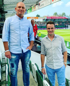 Muckenschnabel und Hötzeneder im Fußballstadion des SV Ried